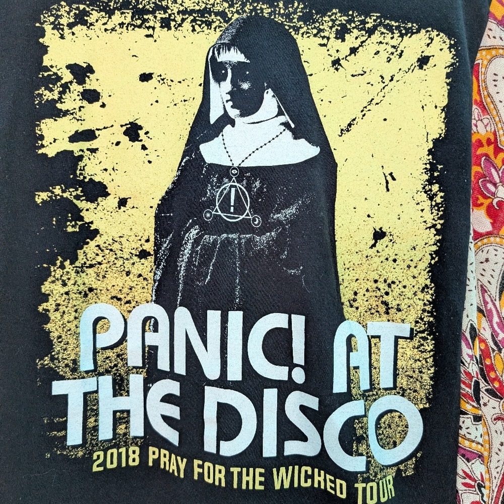 PANIC AT THE DISCO CONCERT Poncho Scarf T-shirt Hand Crafted Upcycled - Picture 2 of 9